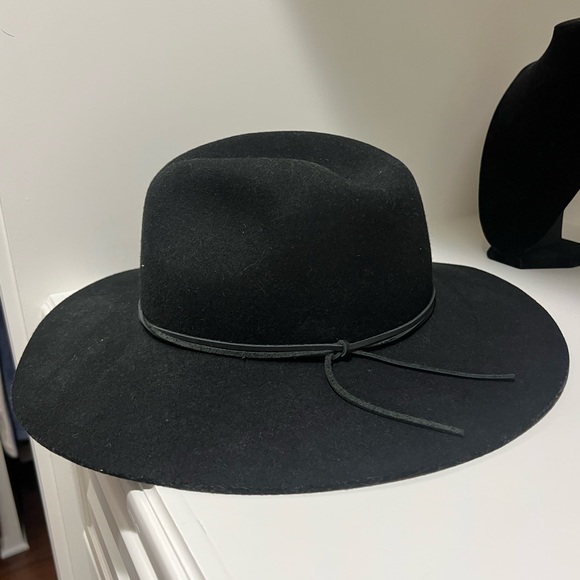 BLACK HAT - Picture 1 of 3